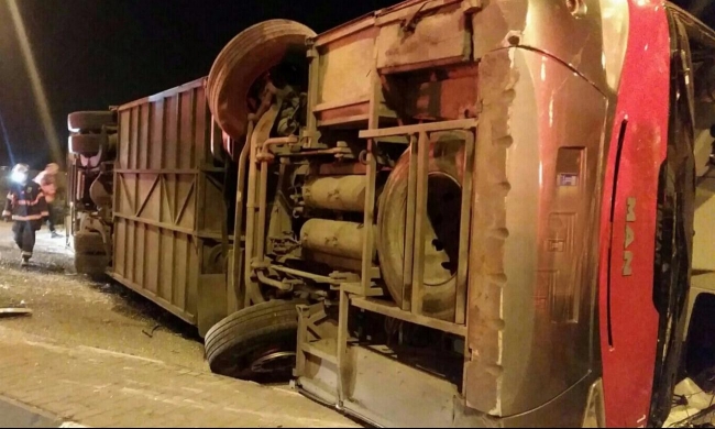 وفاة مواطن وإصابة 29 بانقلاب حافلة في الجليل